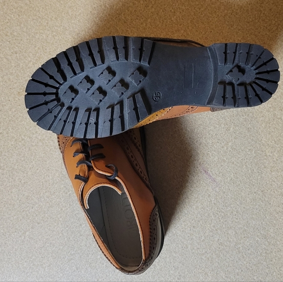 Shoes - Picture 2 of 8